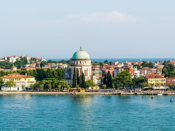 Rising risk: Analyzing climate change's impact on Venetian coastlines