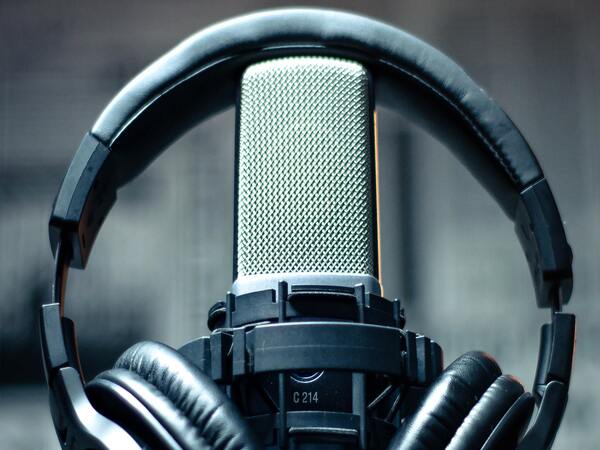 Rewind and Fast Forward: Past, present and future scenarios in audiovisual translation