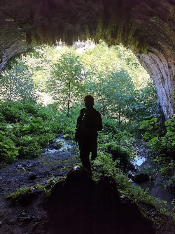 Laura Longo nella grotta di Dzudzuana, Georgia Laura Longo nella grotta di Dzudzuana, Georgia